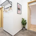 Extreme - New - Lively Neighbourhood *