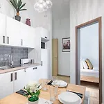 Extreme - New - Lively Neighbourhood *