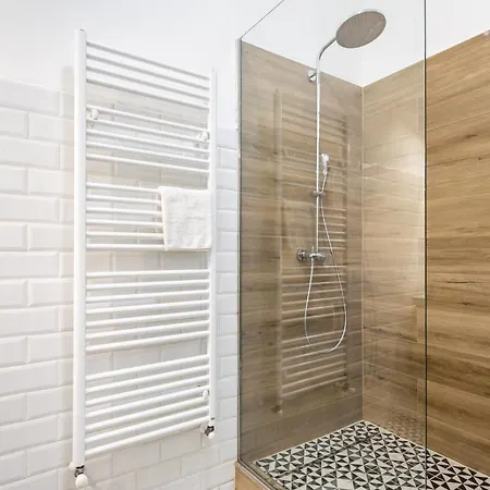Extreme - New - Lively Neighbourhood Apartment