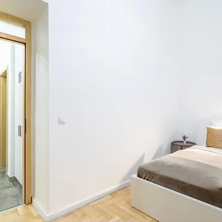 Extreme - New - Lively Neighbourhood Apartment *