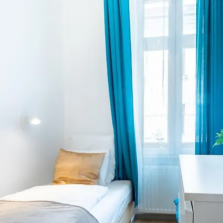 Apartment Extreme - New - Lively Neighbourhood *