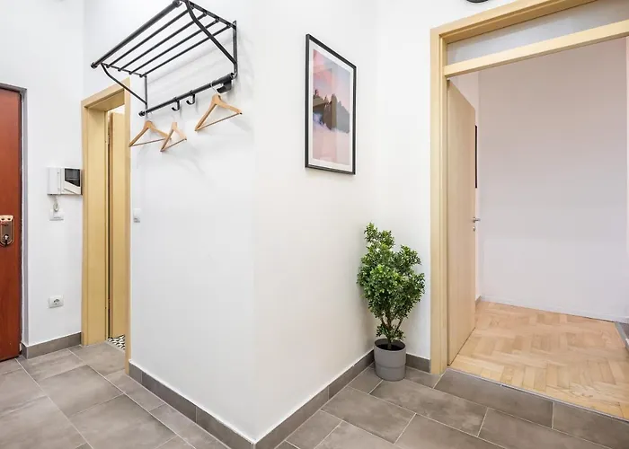 Extreme - New - Lively Neighbourhood *